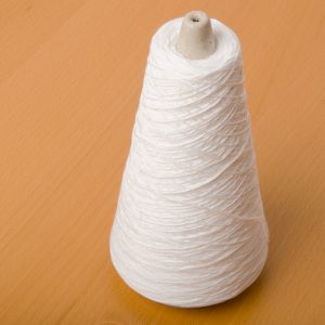 An undyed yarn of wool